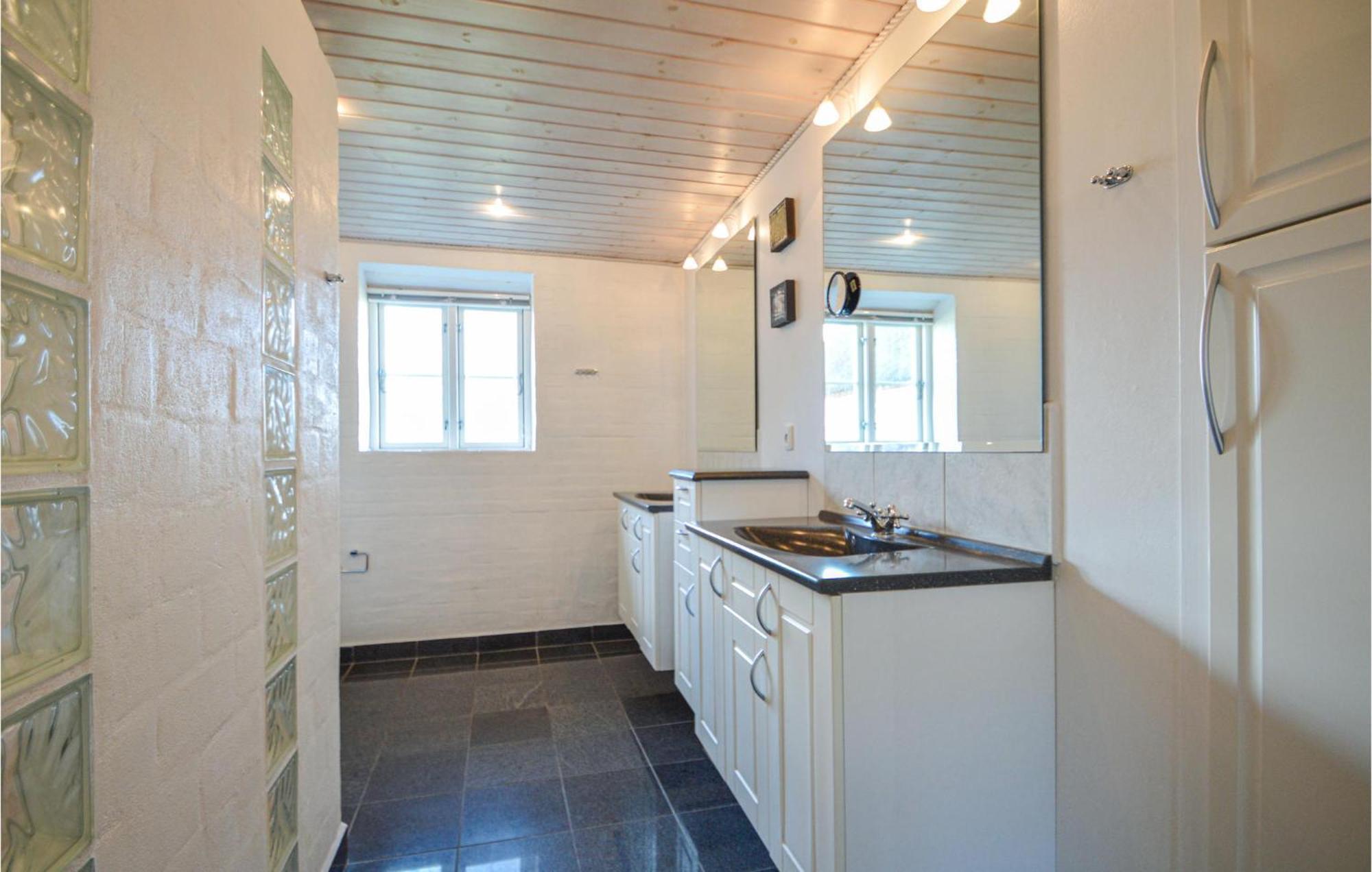 Awesome Home In Bredebro With Kitchen Ballum Exterior foto