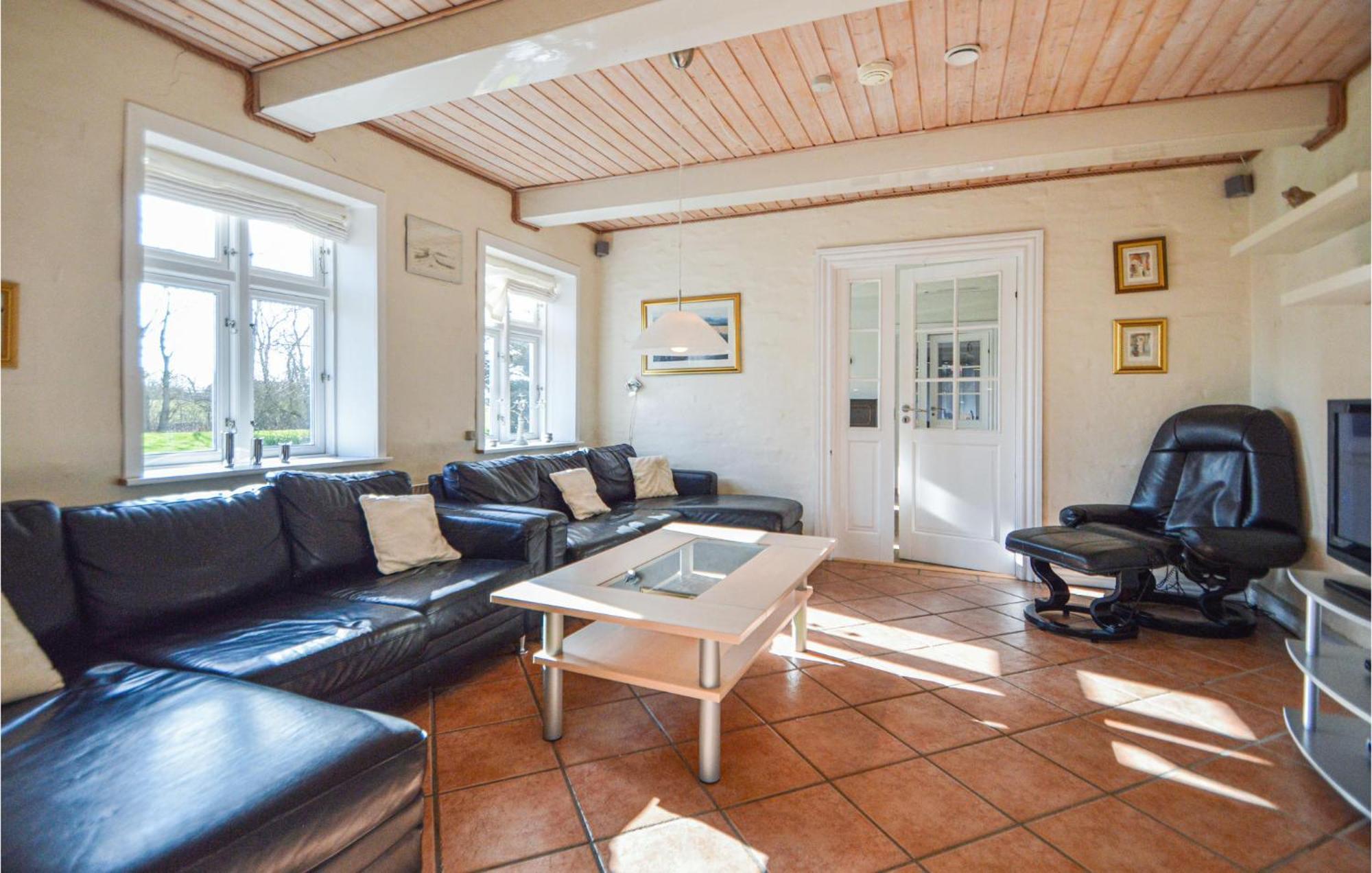 Awesome Home In Bredebro With Kitchen Ballum Exterior foto
